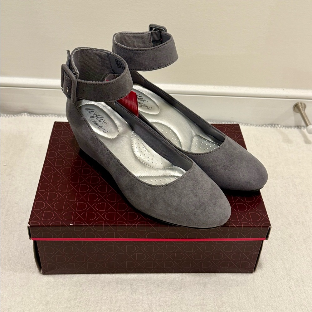 Women’s Gray Ankle Strap Wedge Shoes Size 8.5